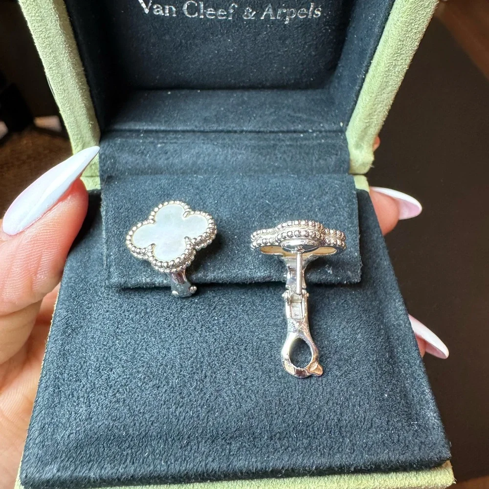 Van Cleef & Arpels mother of pearl Earrings - Picture 4 of 9